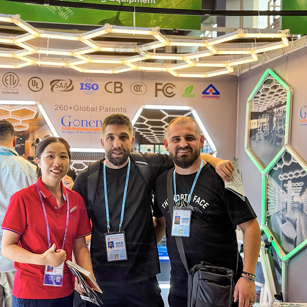 أضواء LED سداسية الشكل