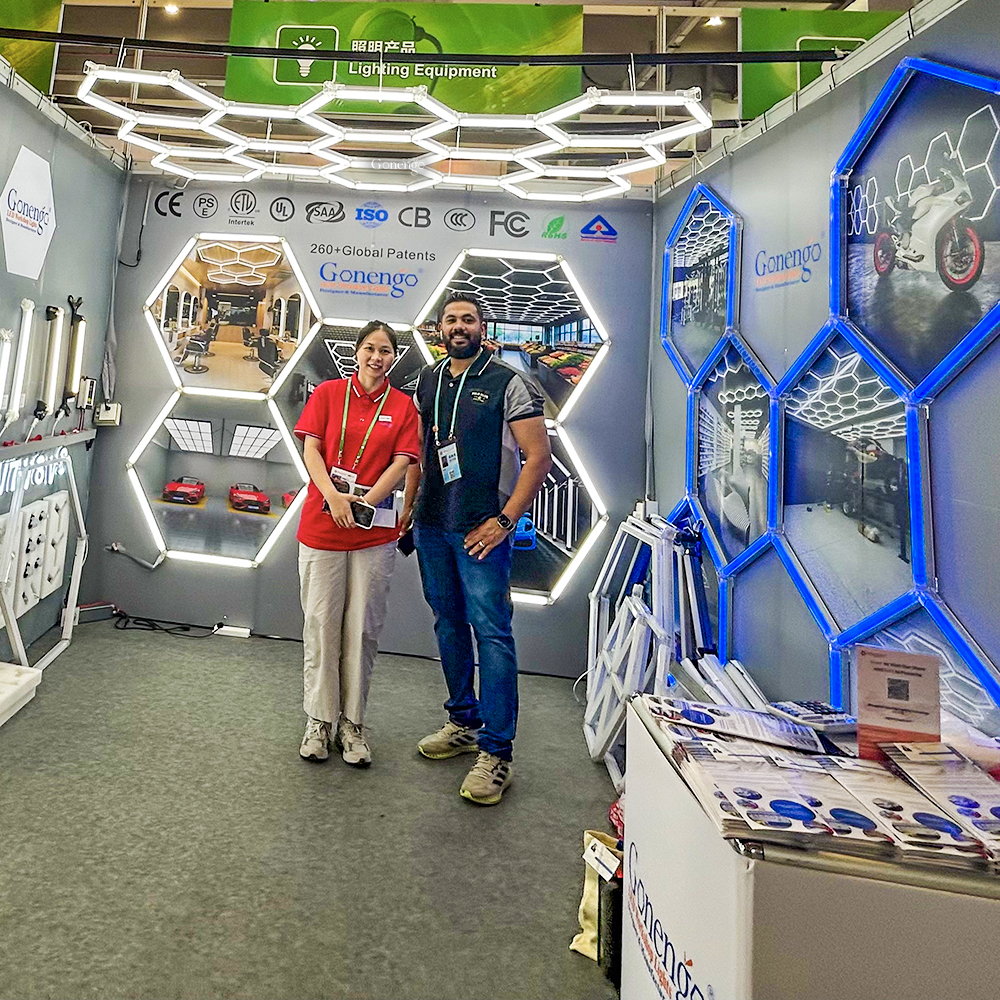 إضاءة LED سداسية الشكل