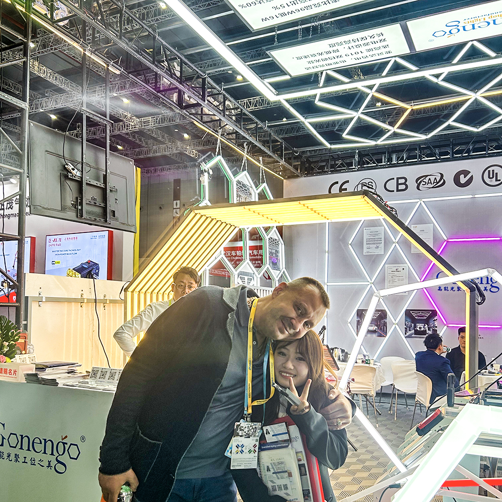 أضواء LED هندسية