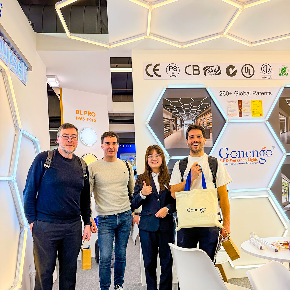 أضواء LED سداسية الشكل